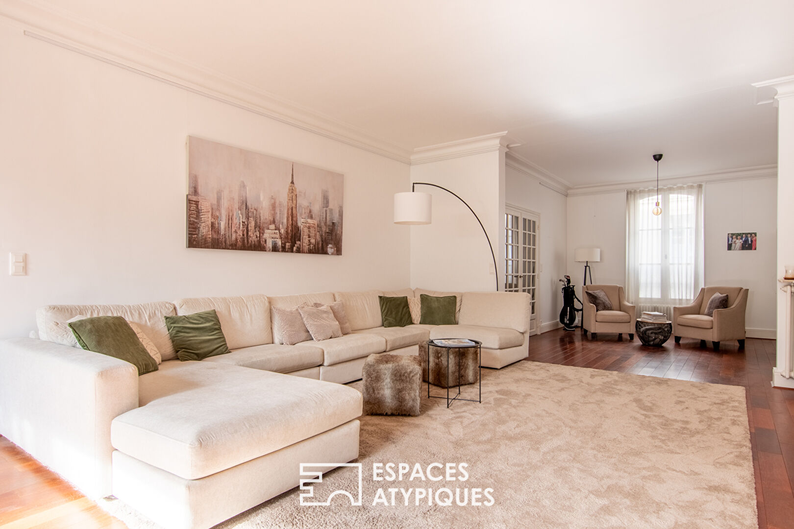 Exceptionnelle propriété Place du Lycée au coeur du centre ville