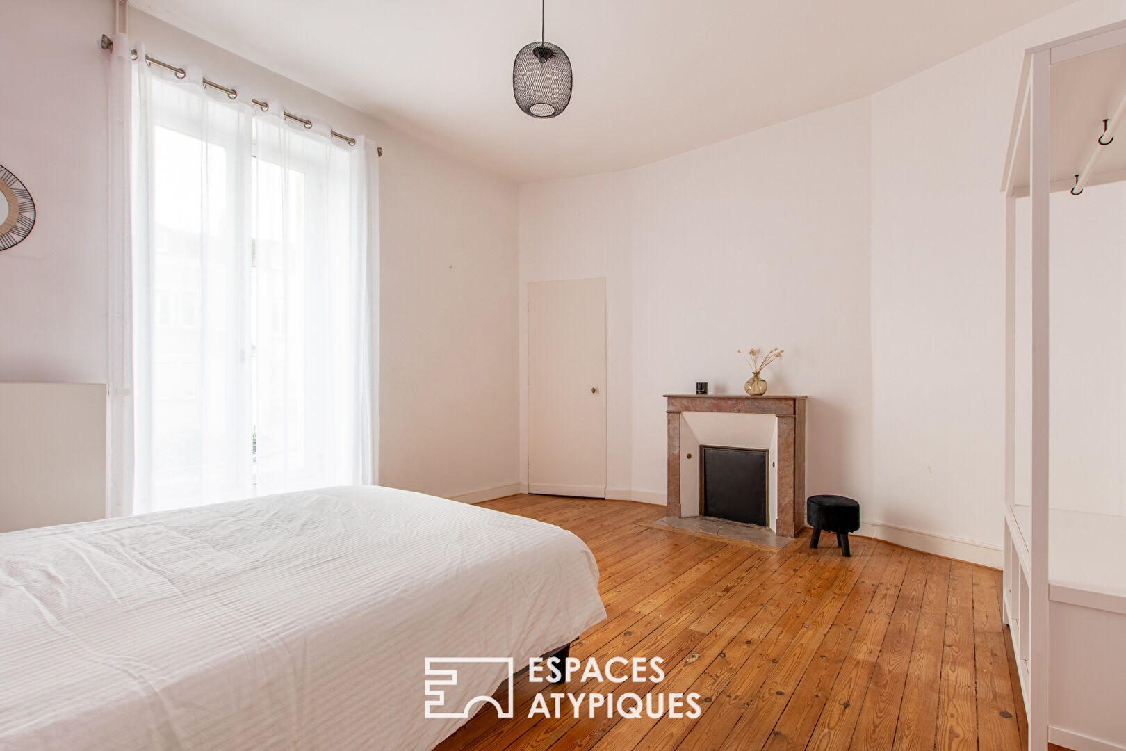 Exceptionnelle propriété Place du Lycée au coeur du centre ville