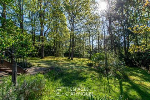 A timeless villa in an exceptional green setting.