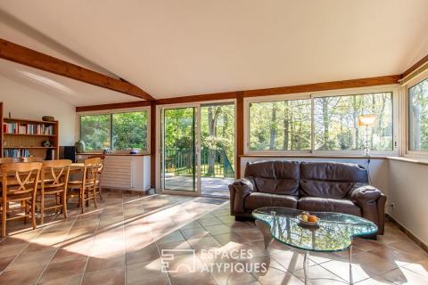 A timeless villa in an exceptional green setting.