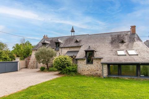 Renovated farmhouse with character and a wooded garden