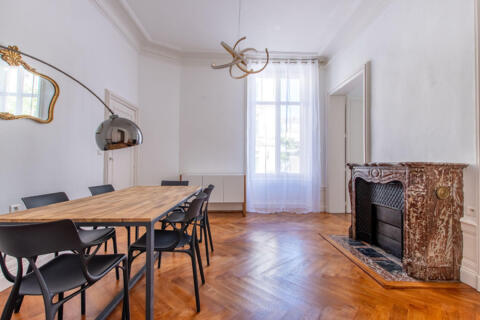 Appartement Haussmannien d&rsquo;exception plain pied calme avec parking
