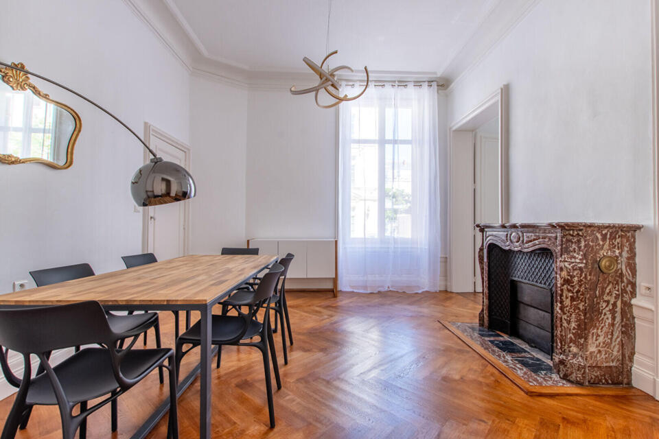 Appartement Haussmannien d'exception plain pied calme avec parking