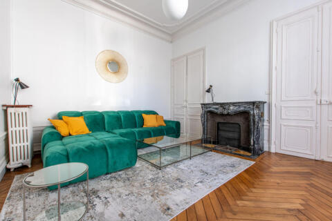 Appartement Haussmannien d&rsquo;exception plain pied calme avec parking