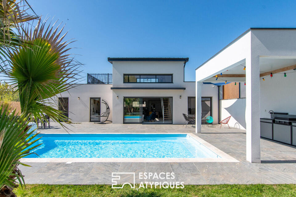 Lumineuse Maison Contemporaine et sa piscine