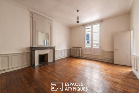 Old-world charm: apartment in the very heart of the city