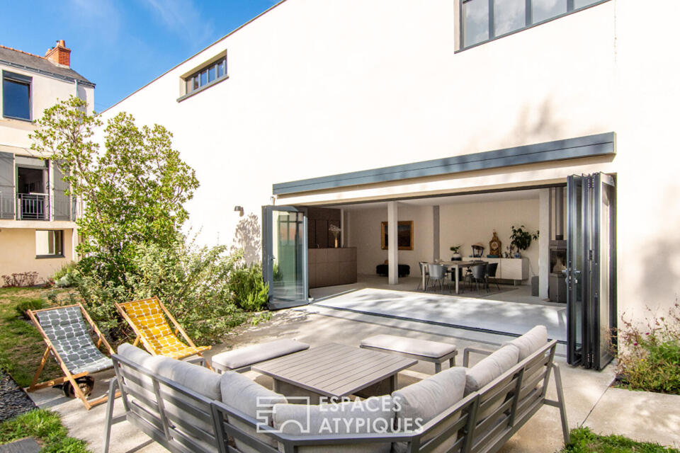 Loft contemporain avec jardin et vie de plain pied