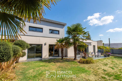 Lumineuse maison contemporaine et son studio indépendant