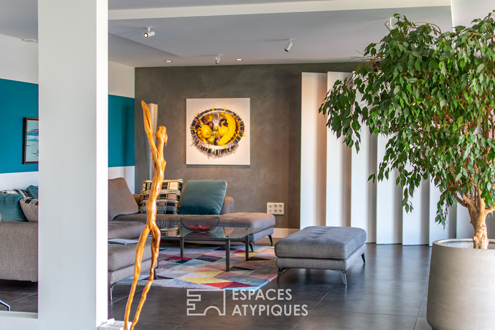 Discrète maison d’architecte avec piscine