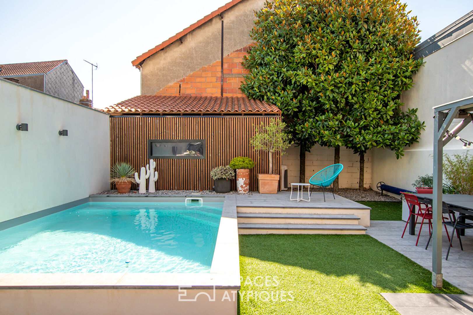 Townhouse with swimming pool