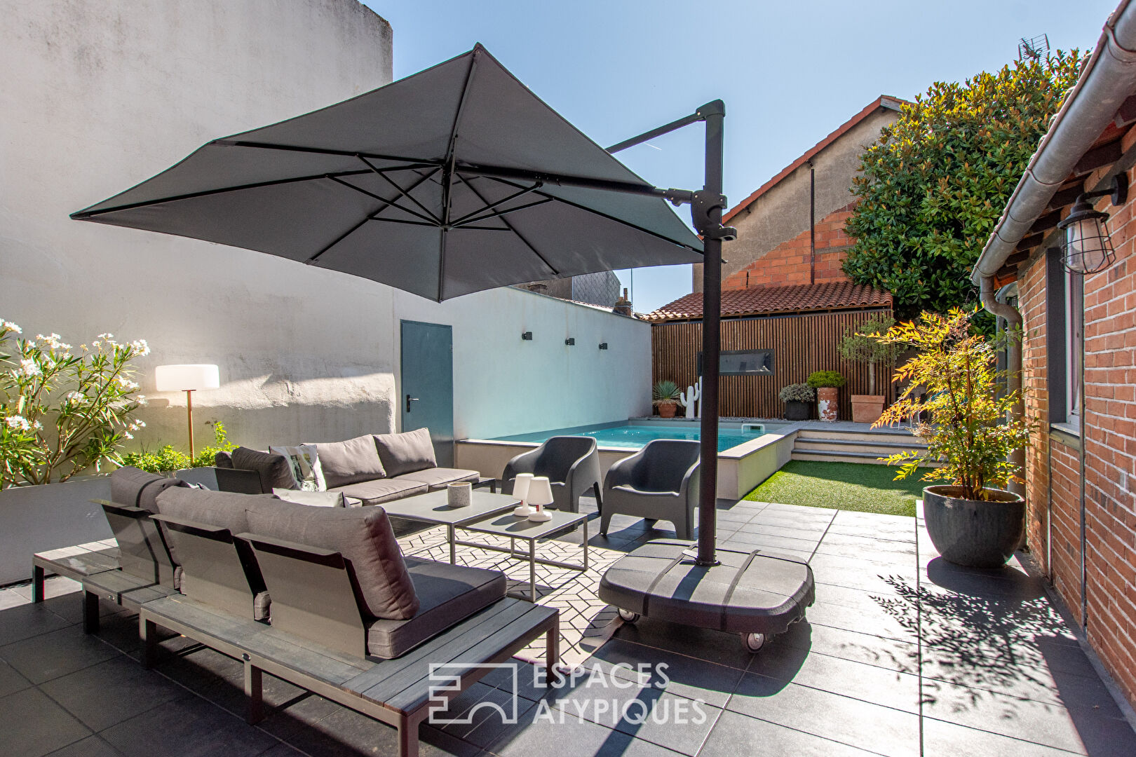 Townhouse with swimming pool