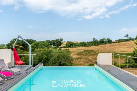 Maison avec piscine à débordement et vue sur la Vallée de la Sèvre
