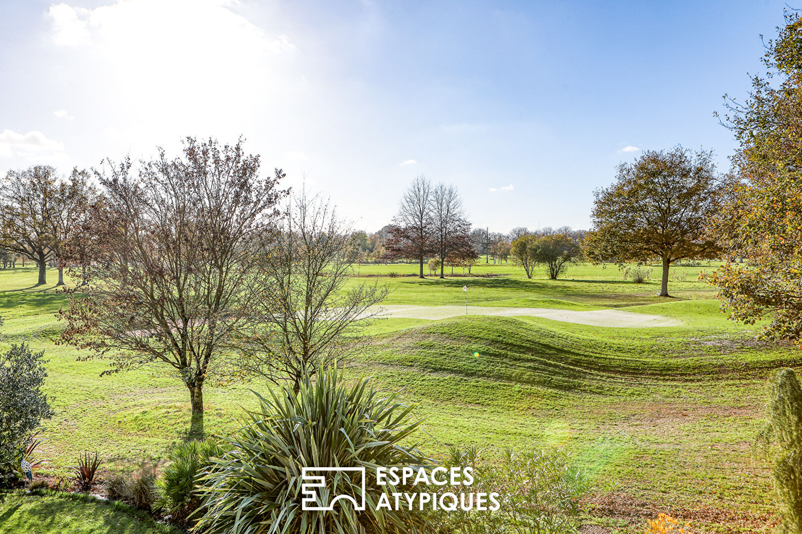 Architect-designed house with panoramic views
