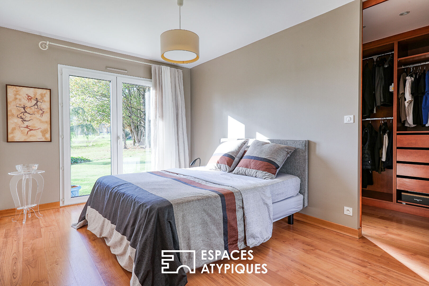 Architect-designed house with panoramic views