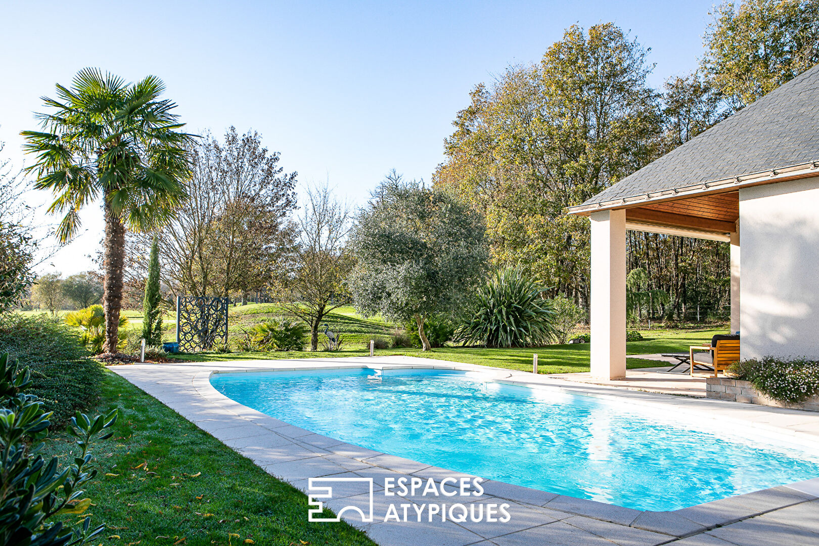 Architect-designed house with panoramic views