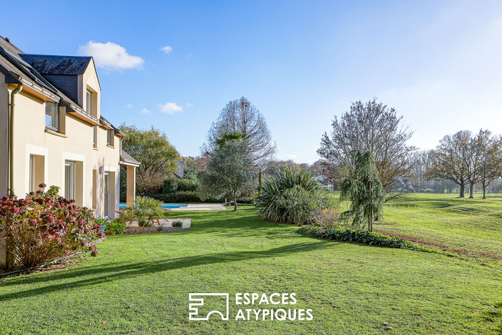 Architect-designed house with panoramic views