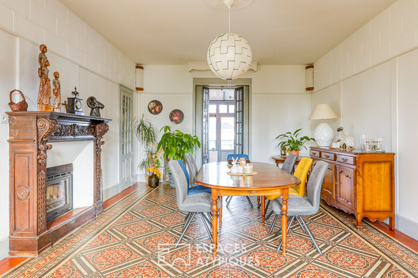 Elegant bourgeois house in the heart of the city