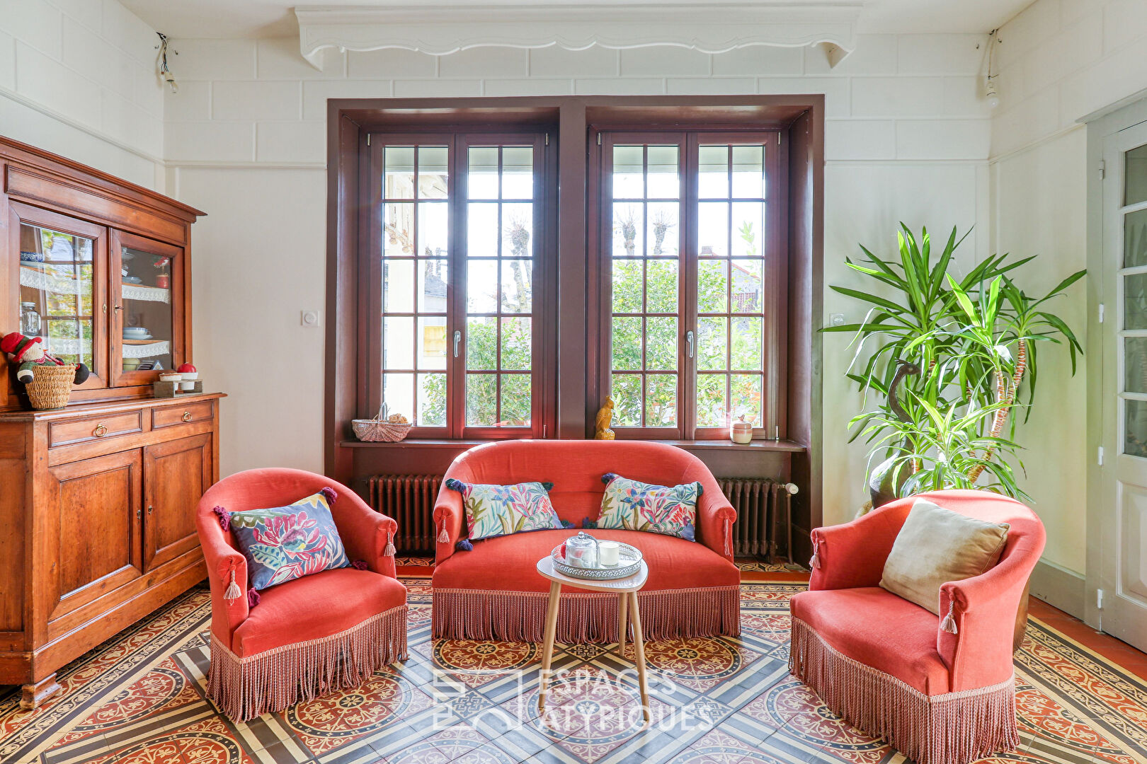 Elegant bourgeois house in the heart of the city