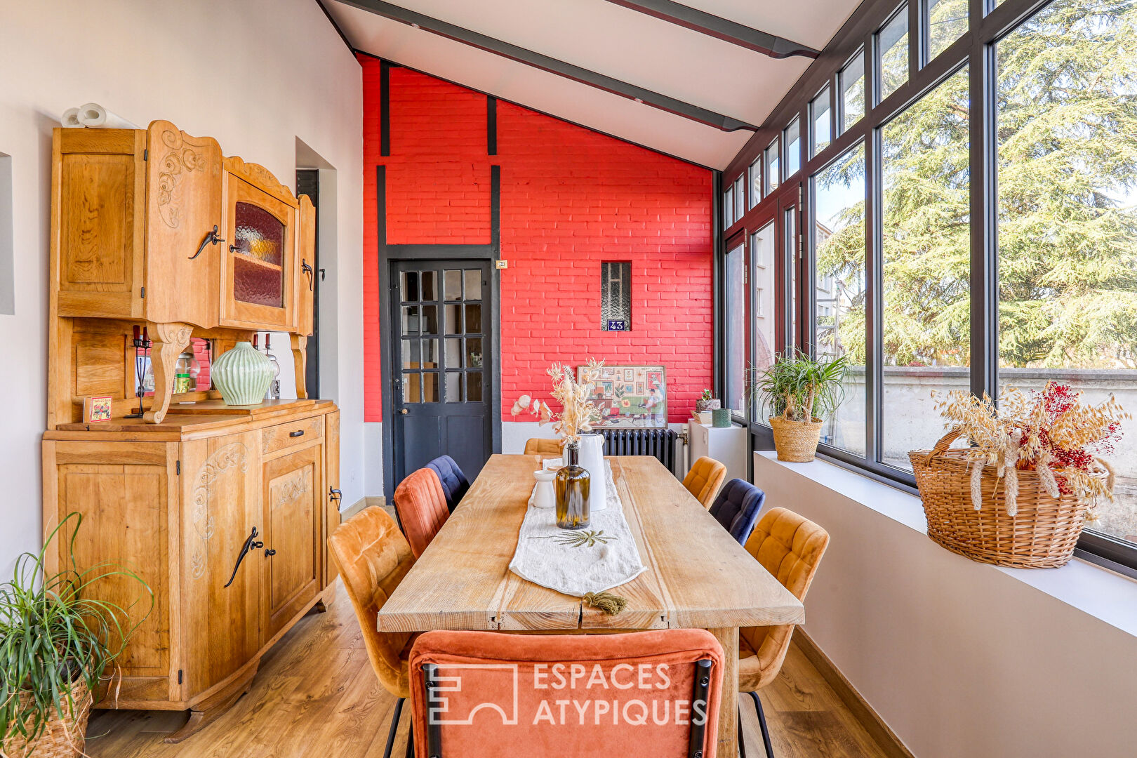 Elegant bourgeois house in the heart of the city