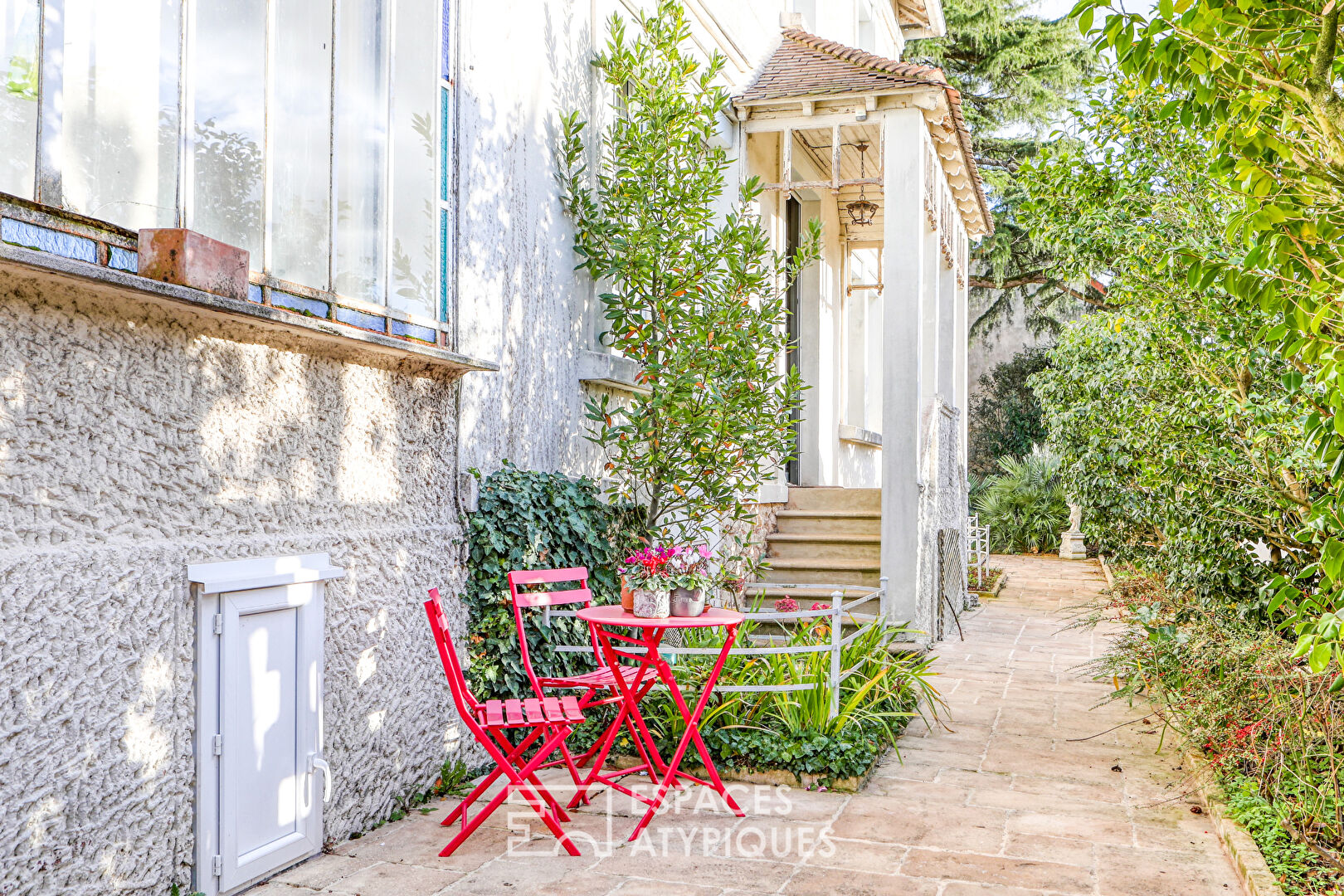 Elegant bourgeois house in the heart of the city