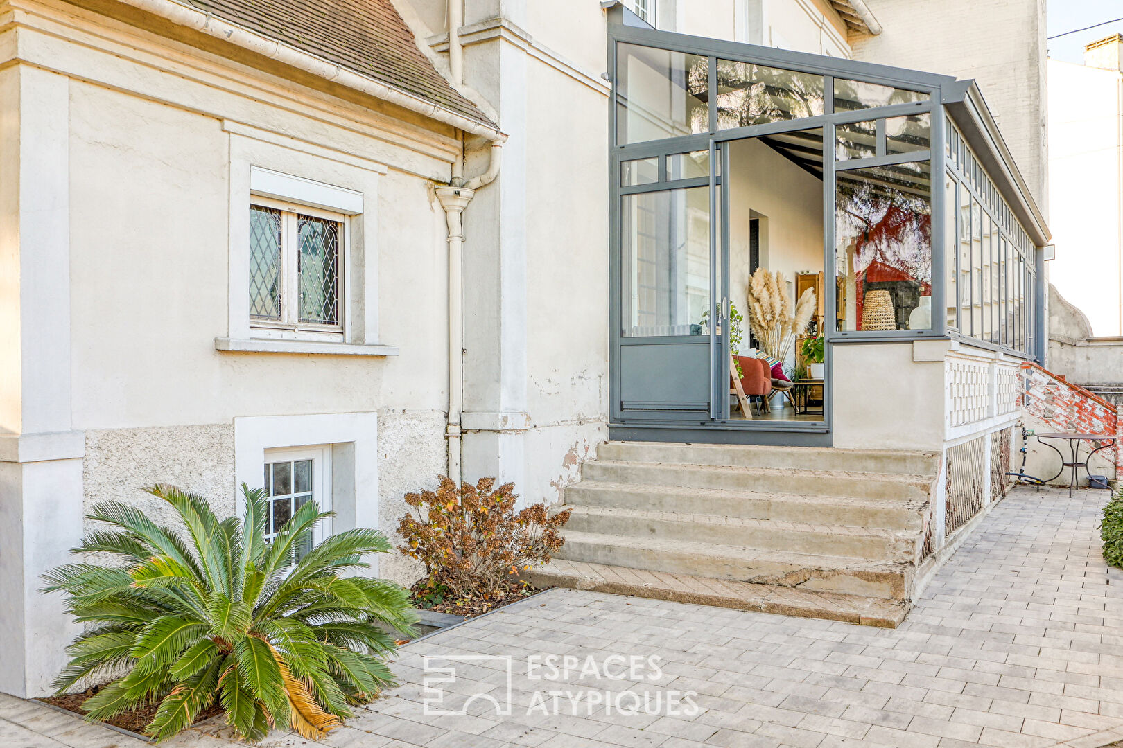 Elegant bourgeois house in the heart of the city