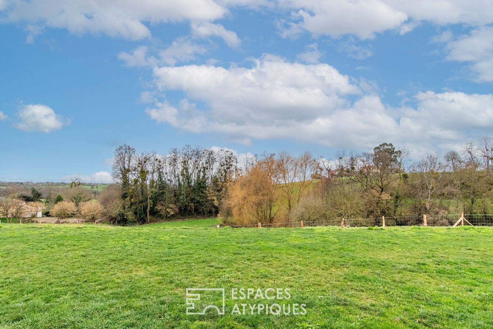 Lumineuse contemporaine au panorama verdoyant