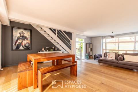 Spacious family home with swimming pool