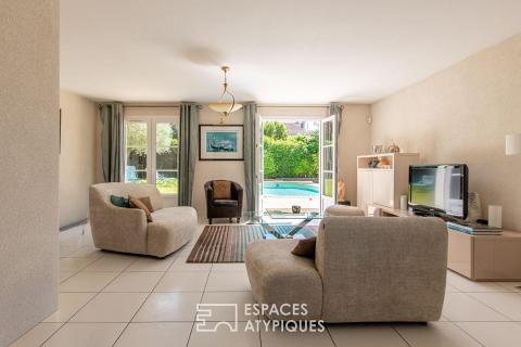 Family home with garden and swimming pool