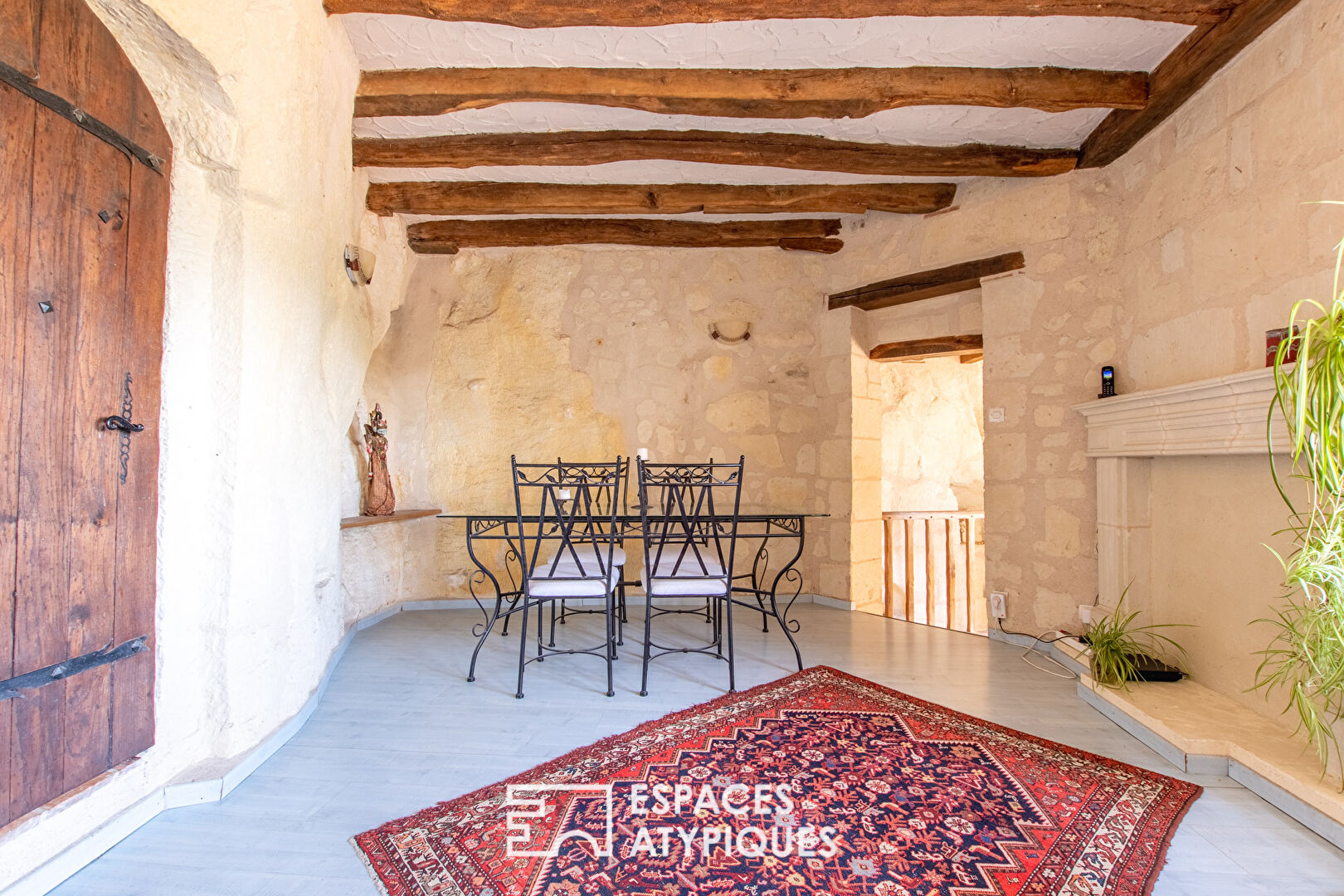 Semi-troglodyte house with garden and Loire view