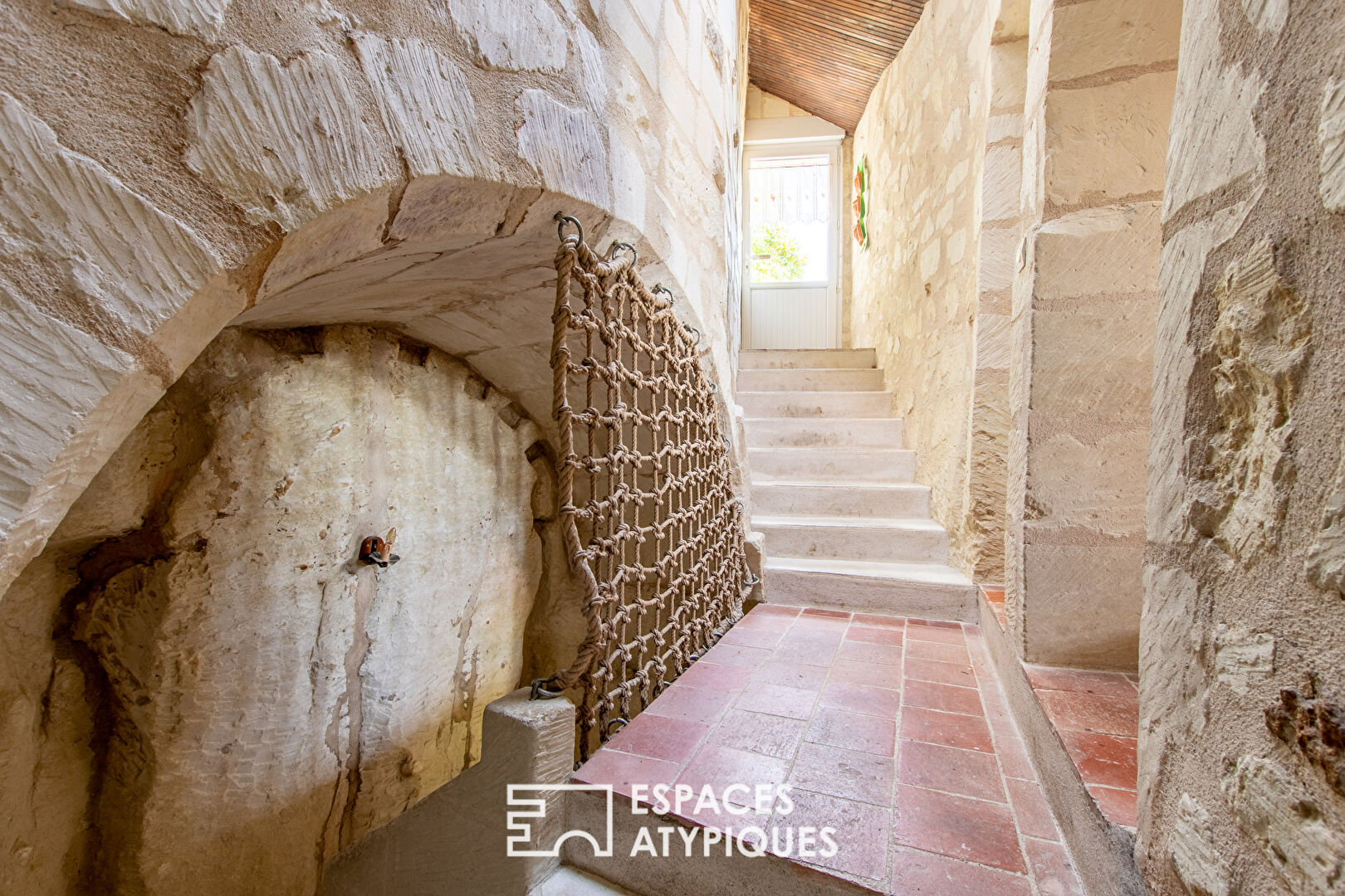 Semi-troglodyte house with garden and Loire view