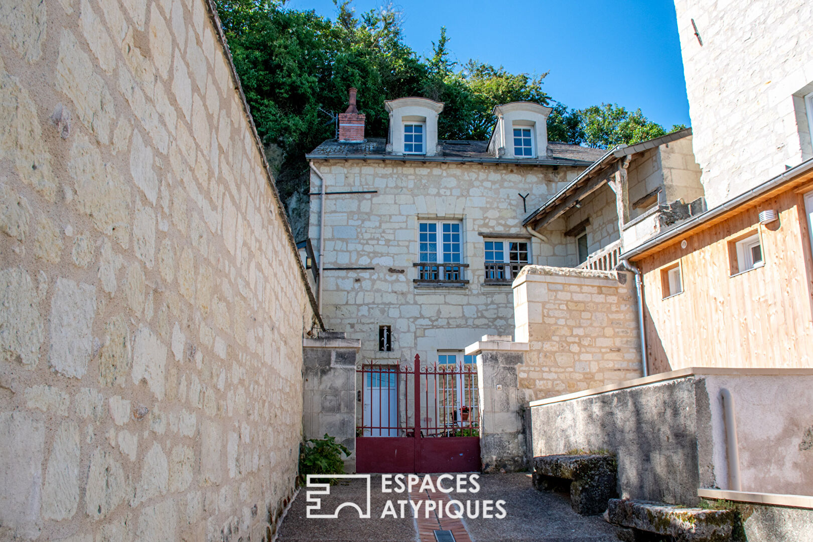 Semi-troglodyte house with garden and Loire view