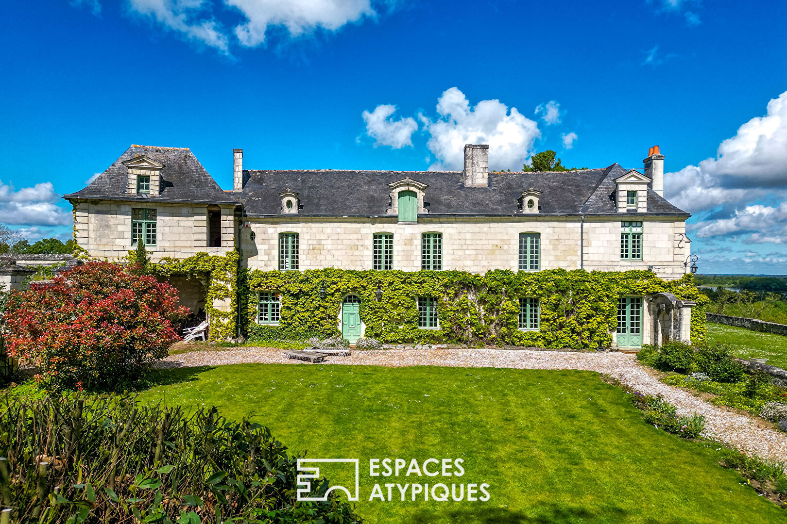 17th and 18th century stately property overlooking the Loire