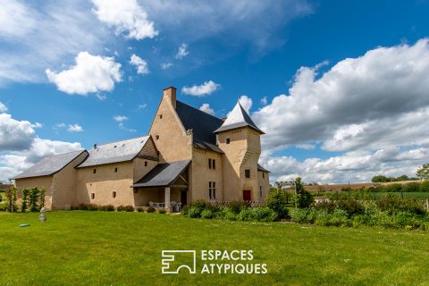 Majestueux manoir du XVe siècle dans son parc