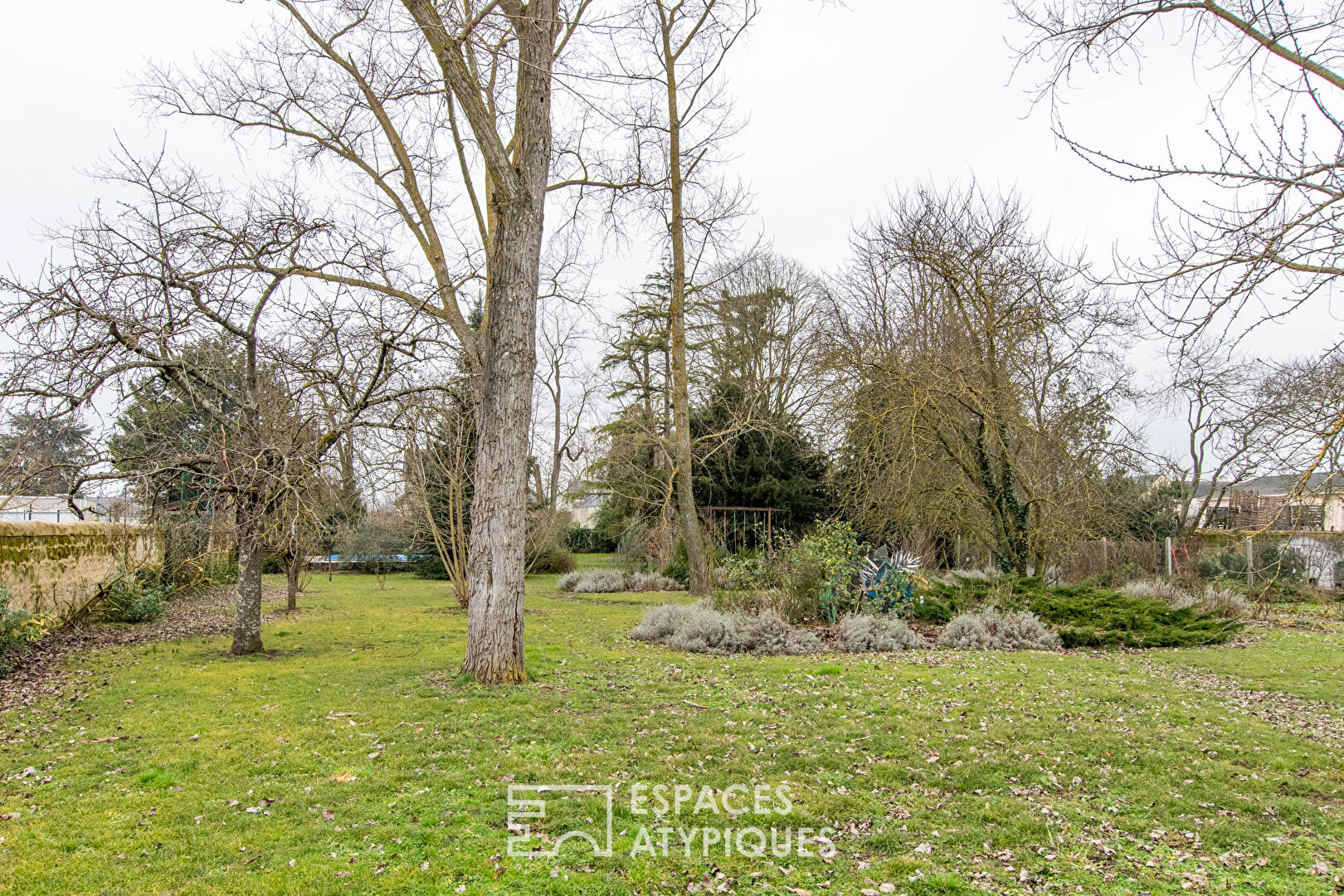 Maison de maître sur parc arboré et immeuble de rapport