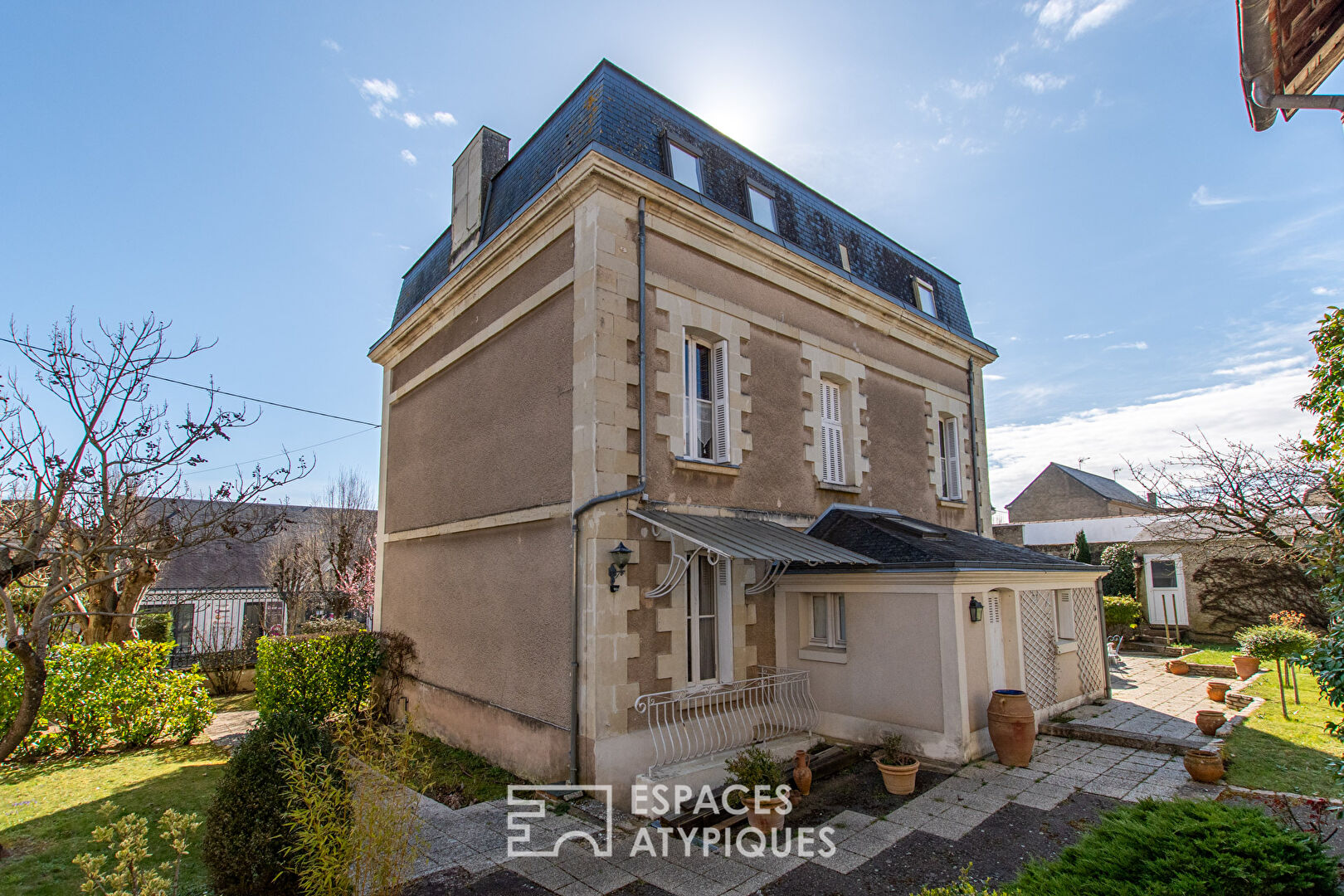 Maison de maître et dépendance en coeur de ville