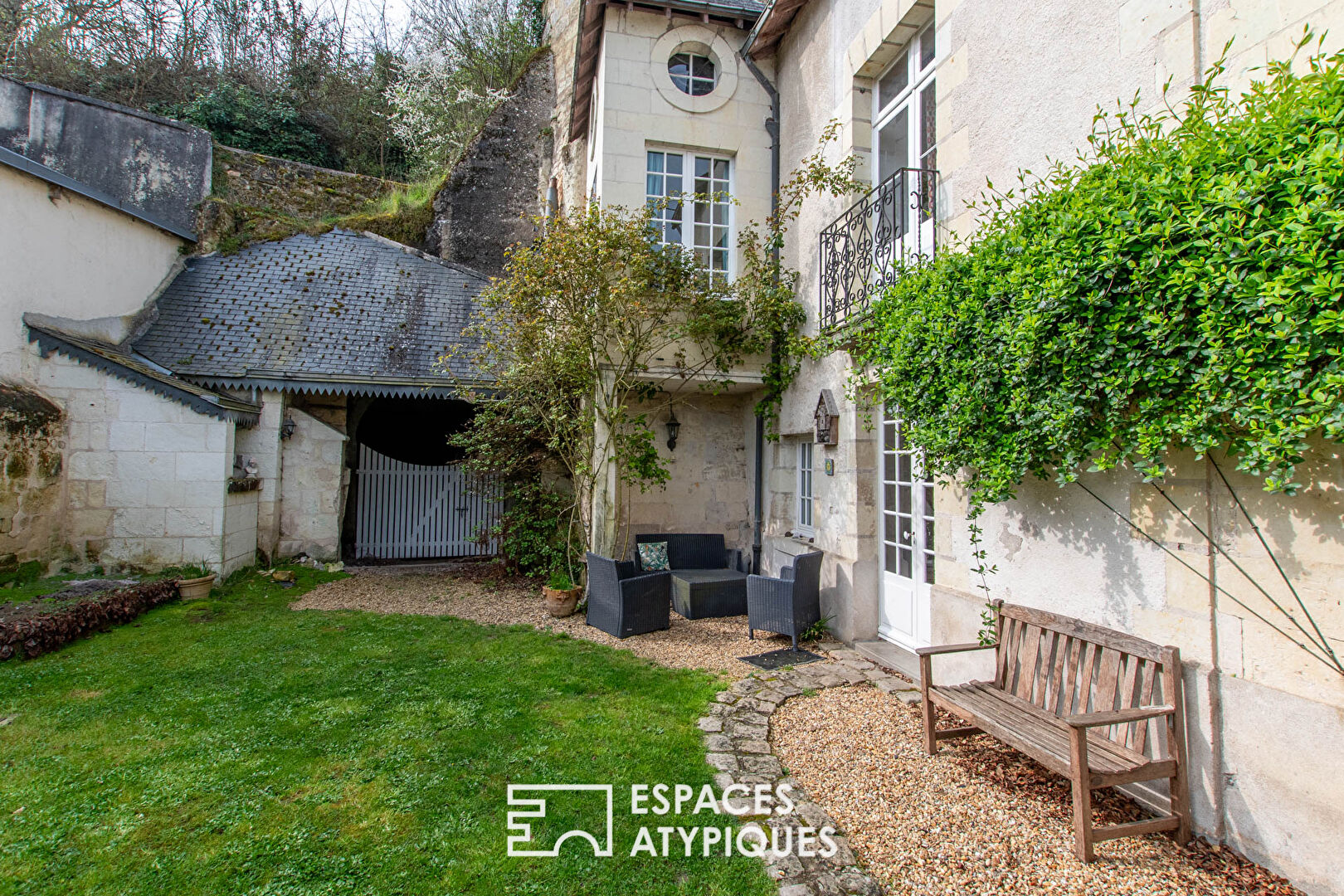 Charming and characterful house on the banks of the Loire