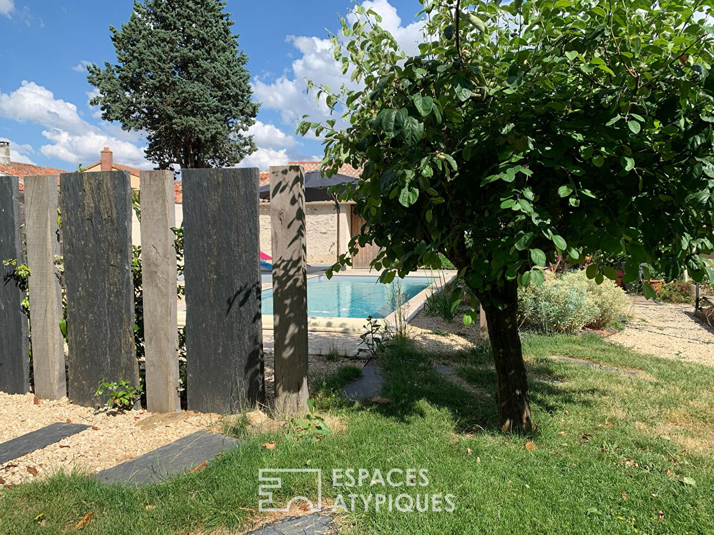Ancienne fermette rénovée paisible avec piscine