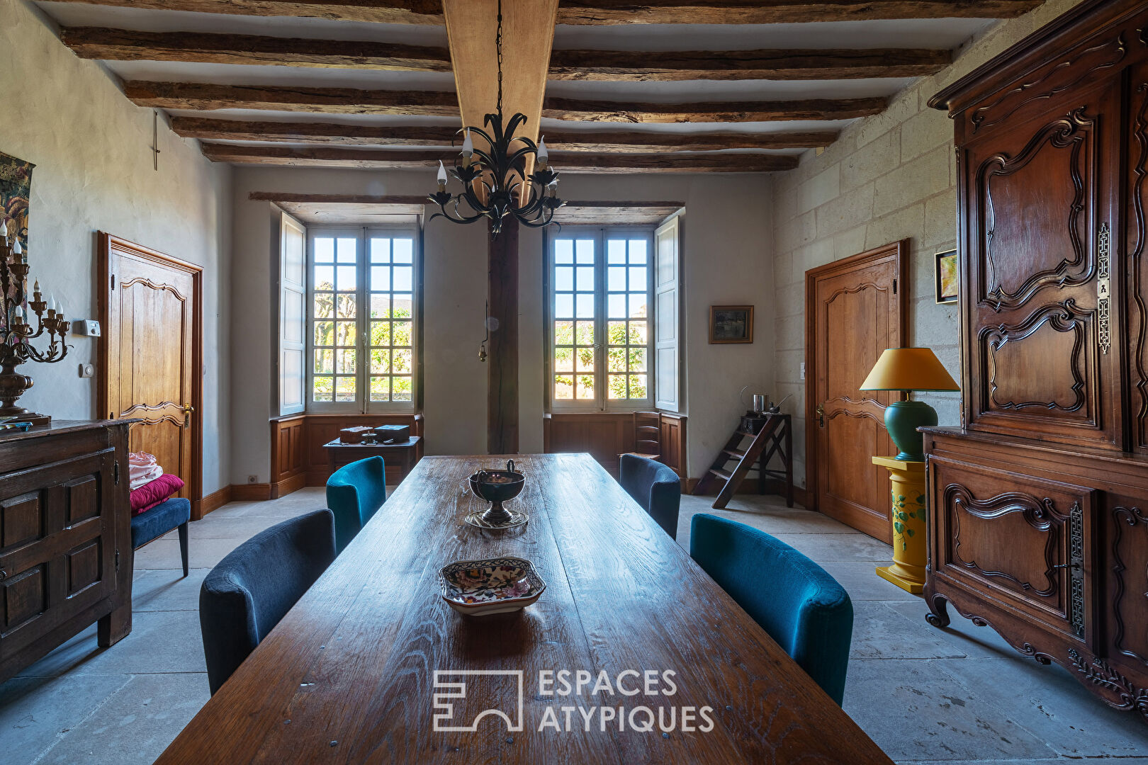 Presbytère de caractère avec vue sur château