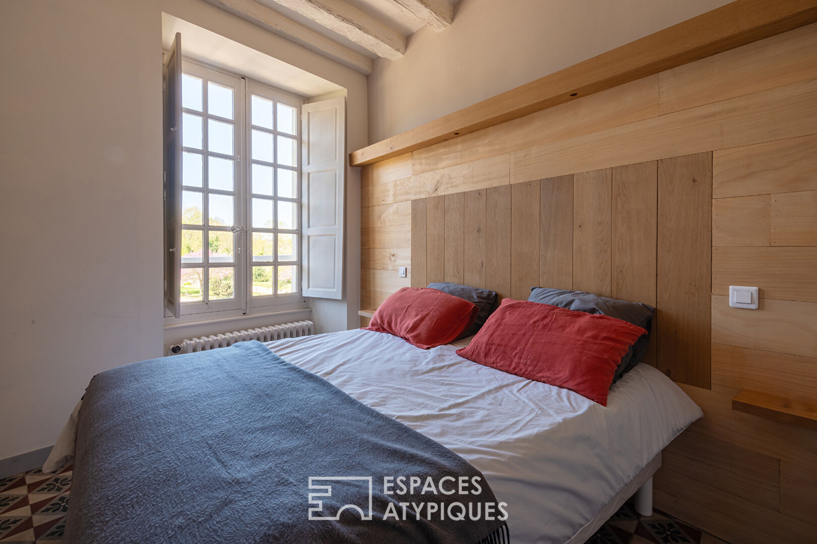 Presbytère de caractère avec vue sur château