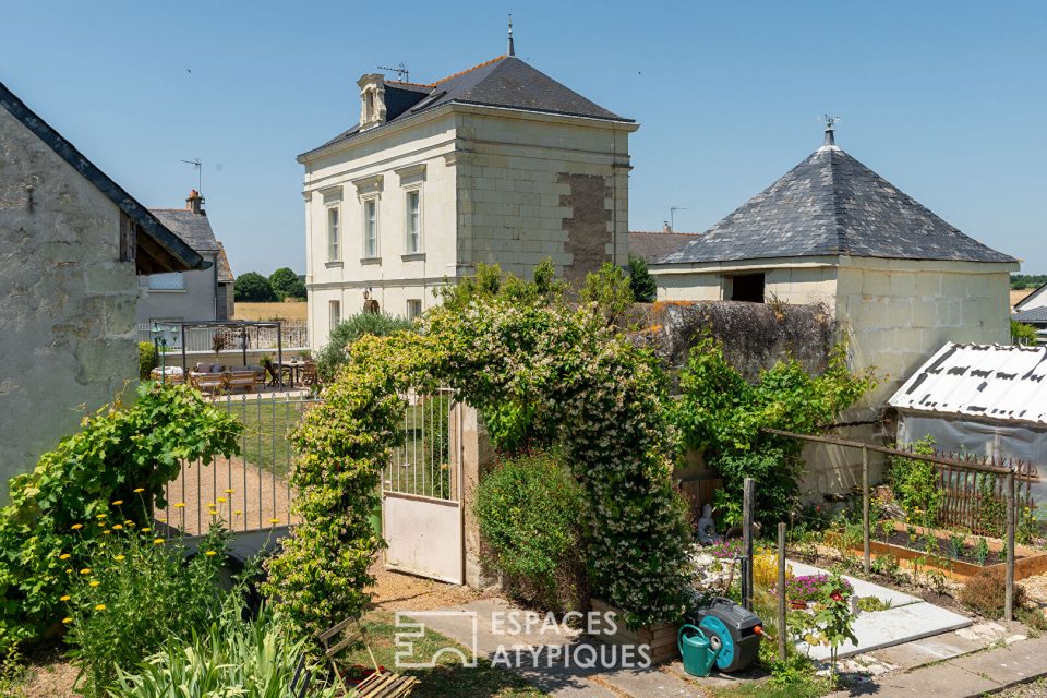 Maison de Maître et dépendances, entre bourg et campagne.