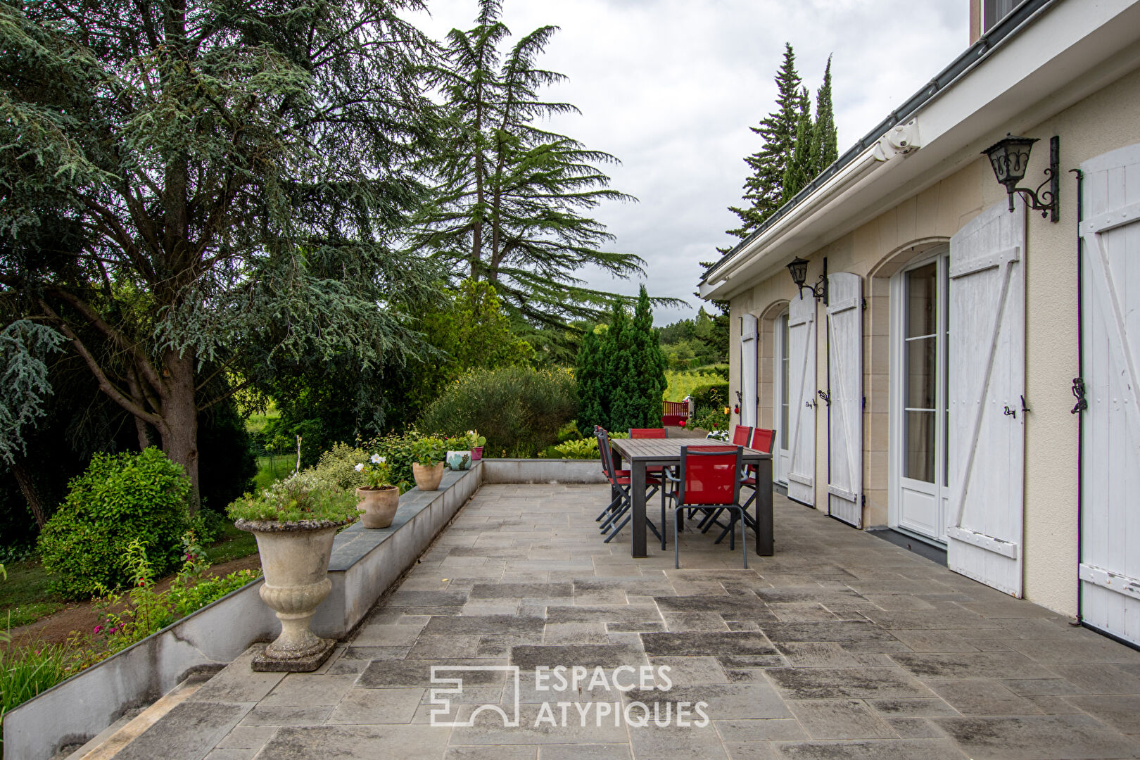 Maison dans son parc avec vie de plain-pied