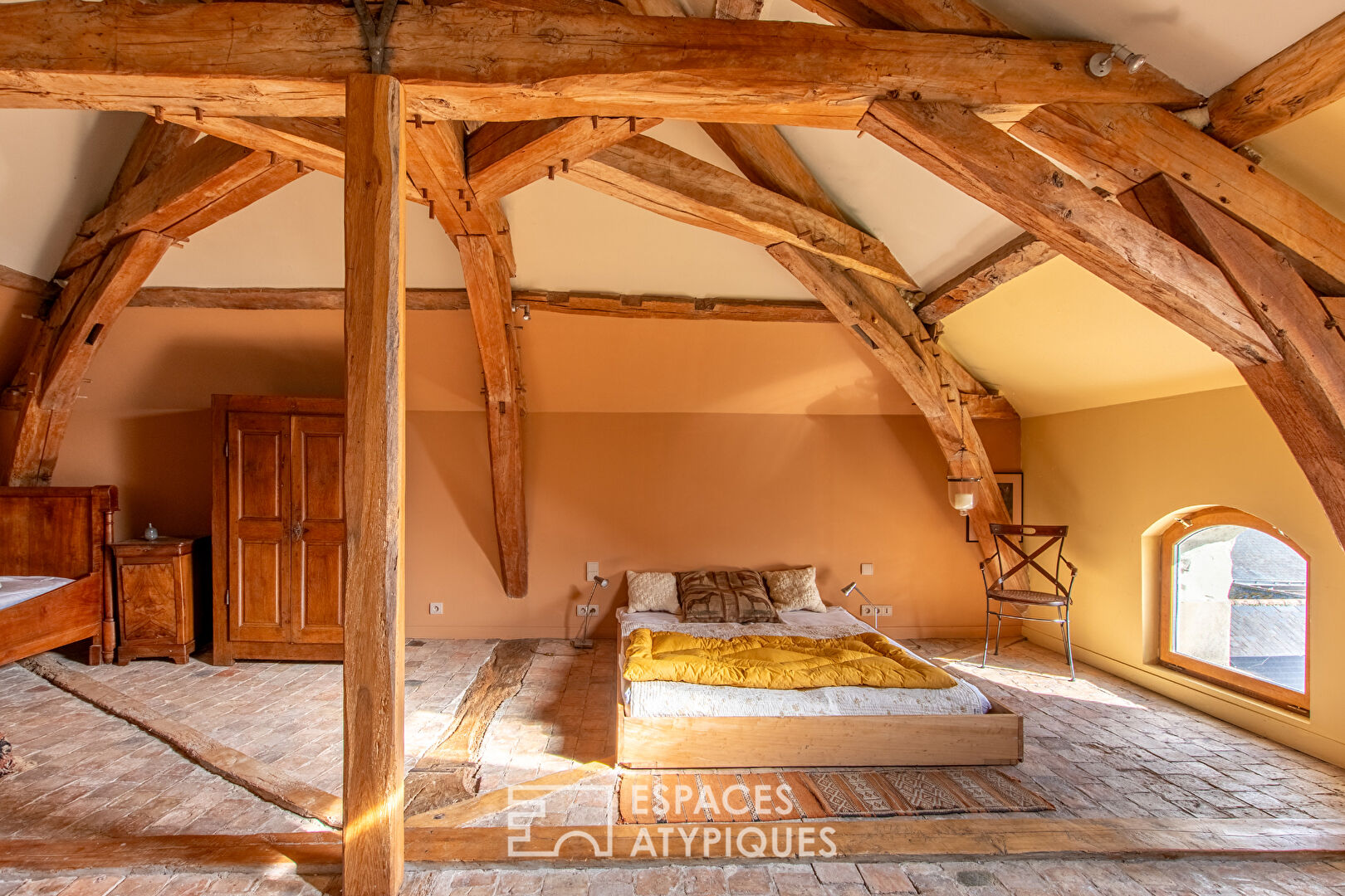 Maison de Maître du XVIIe au charme ancien et jardin secret