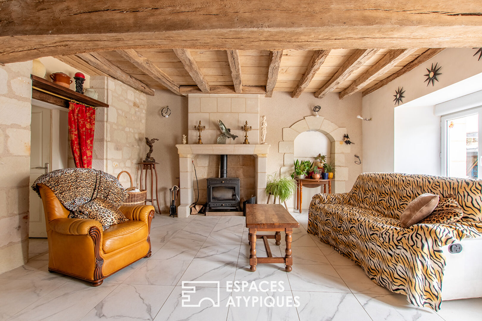 Longère de charme avec dépendances et piscine