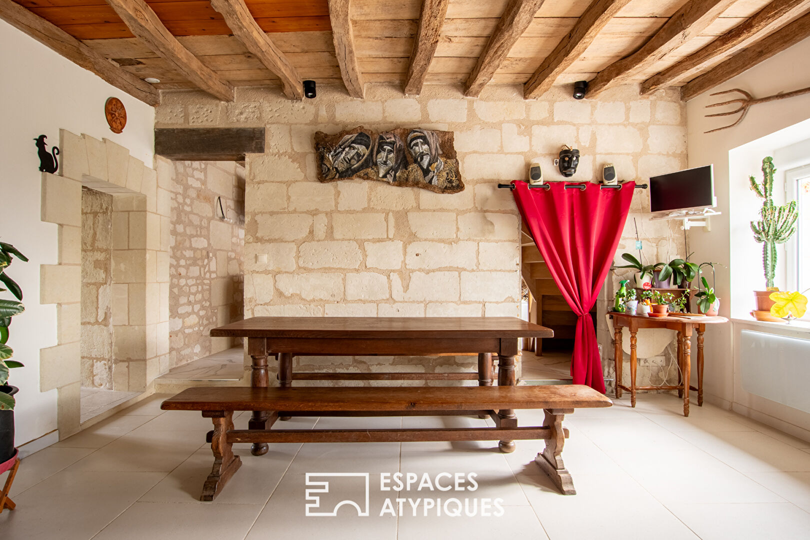 Longère de charme avec dépendances et piscine