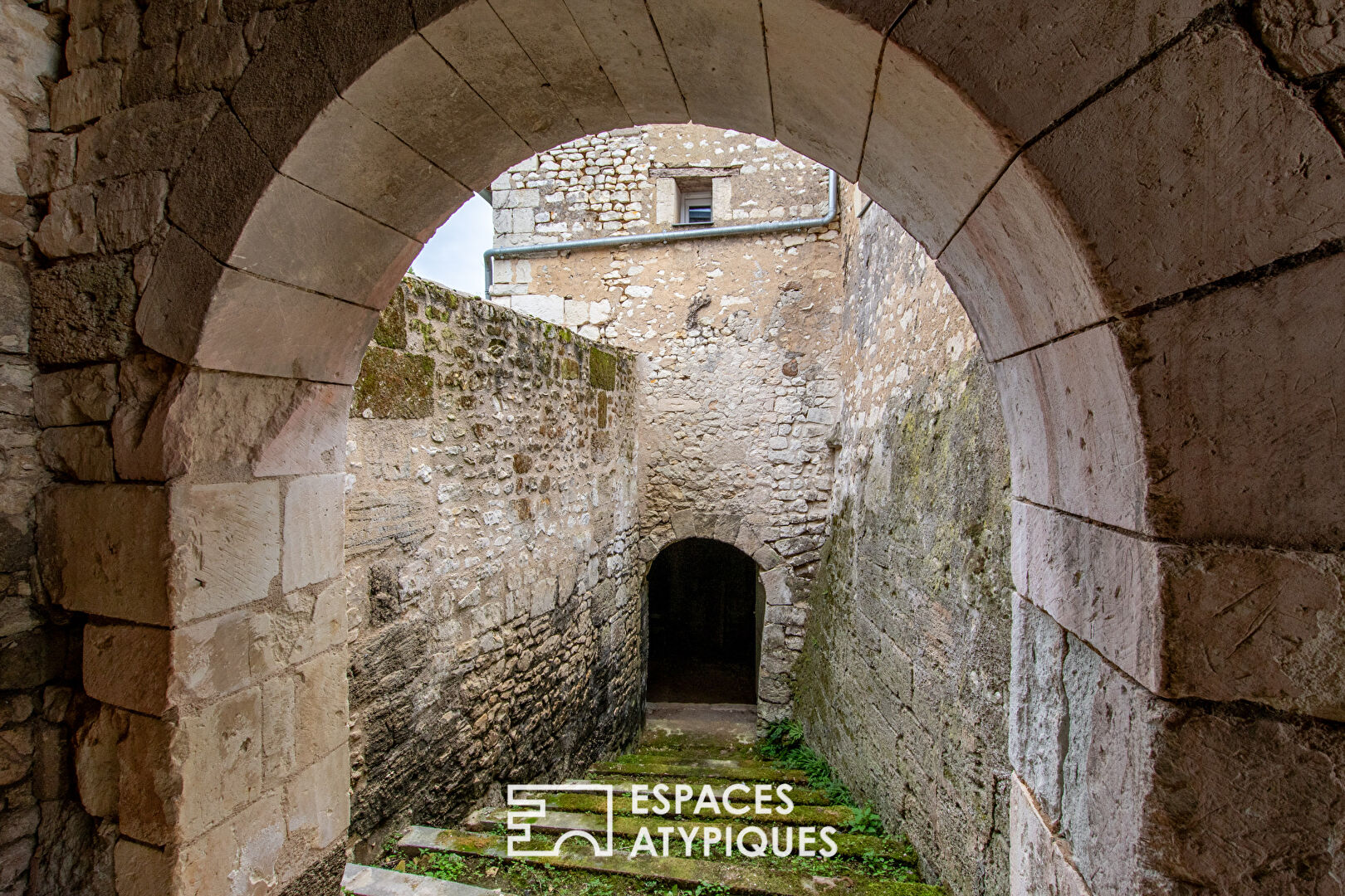 Longère de charme avec dépendances et piscine