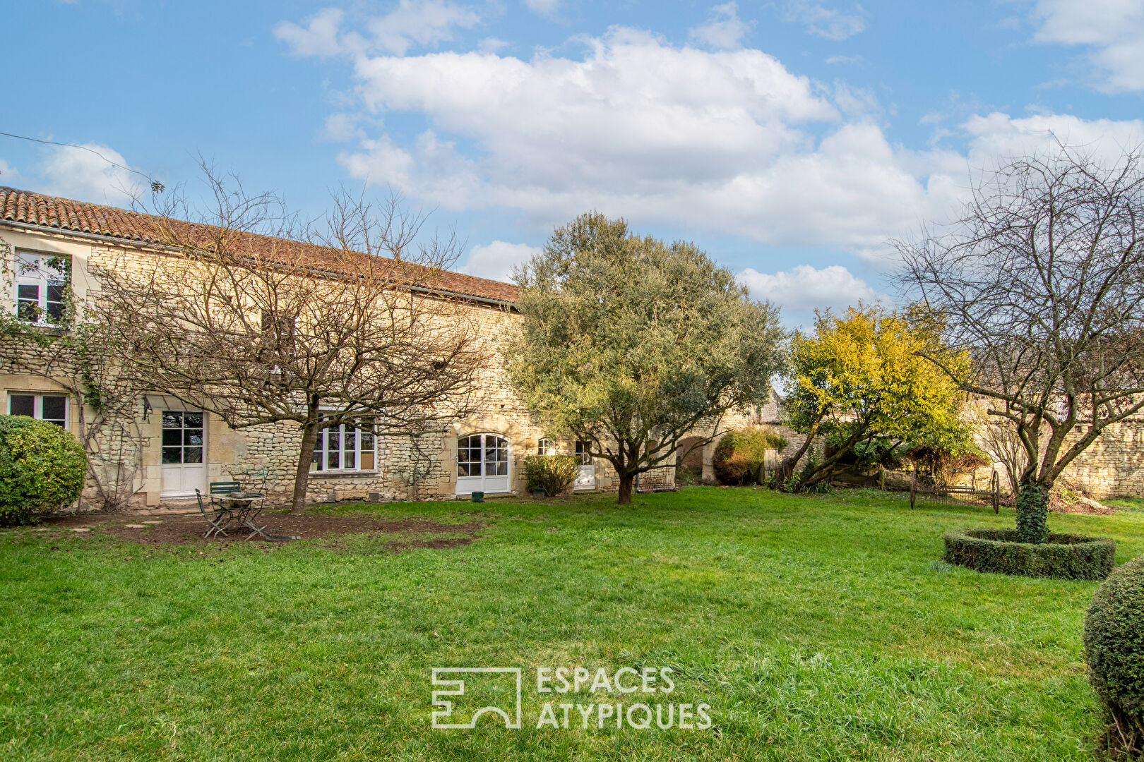 Ensemble de caractère entre héritage historique et horizons contemporains