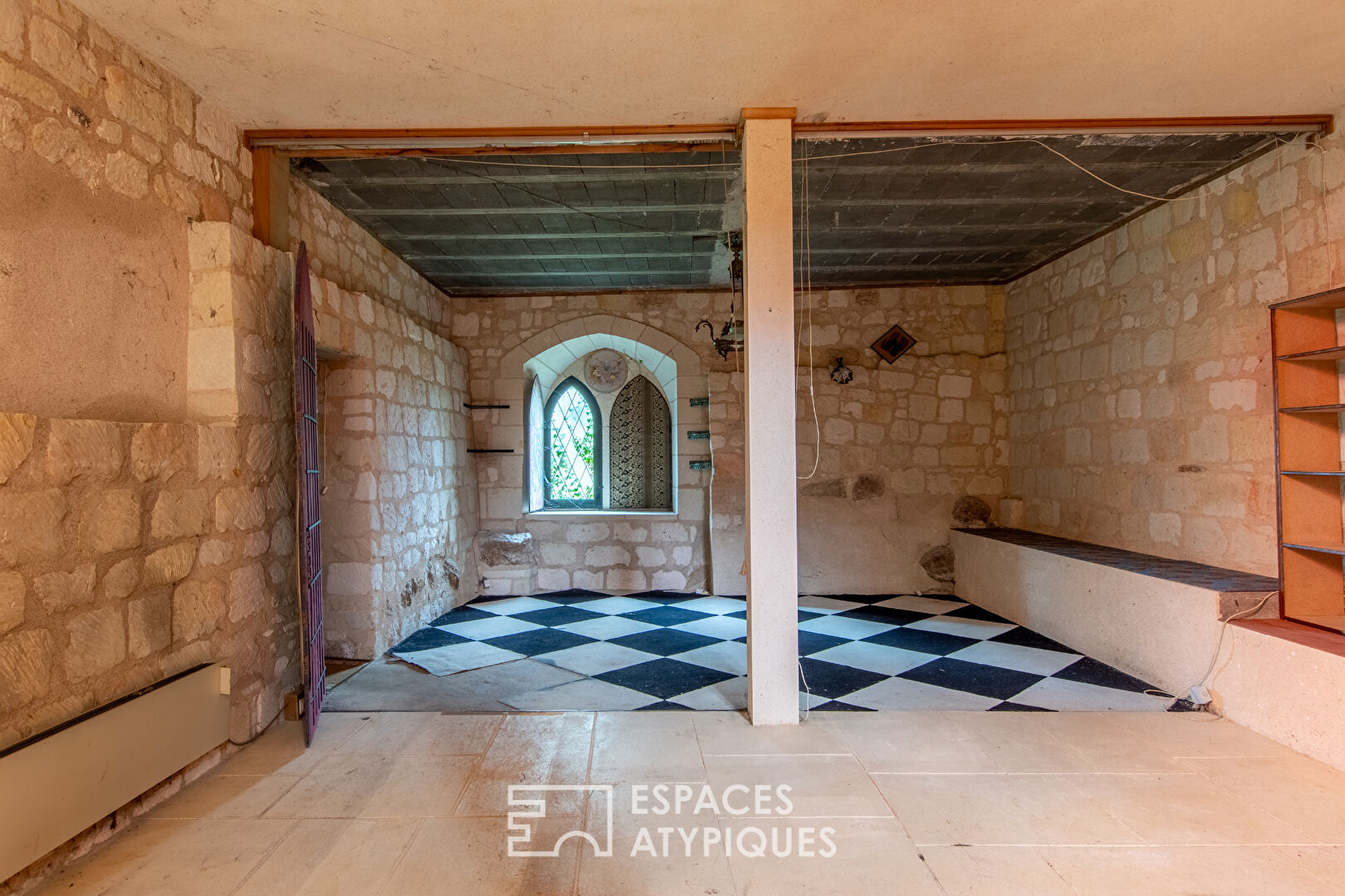 A unique building with spiritual resonances in the heart of an Angevin hamlet