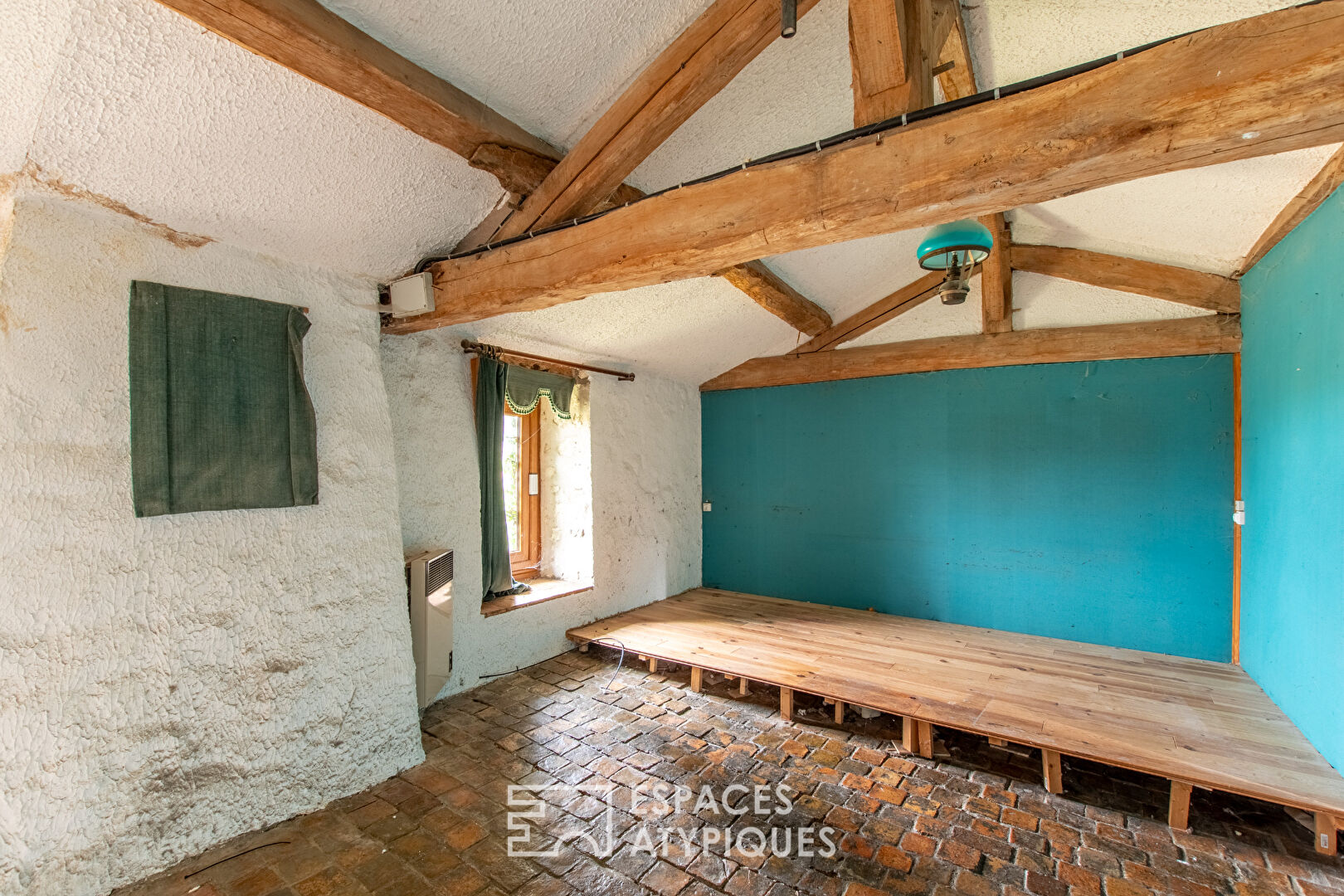 A unique building with spiritual resonances in the heart of an Angevin hamlet