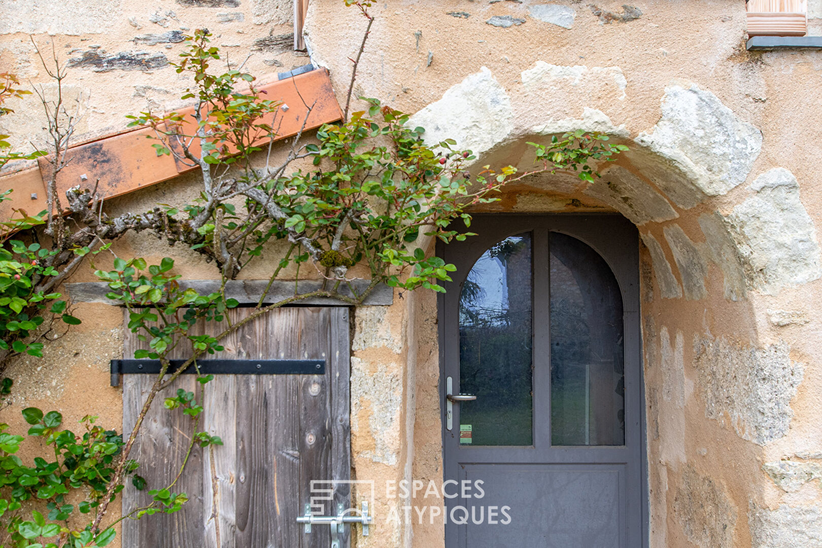 Peaceful renovated old farmhouse with swimming pool