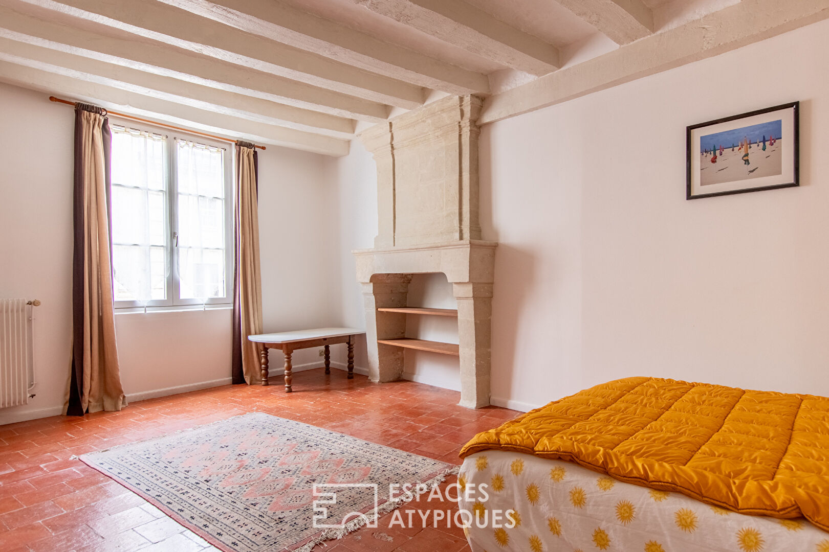 Propriété de caractère entre cour et jardin